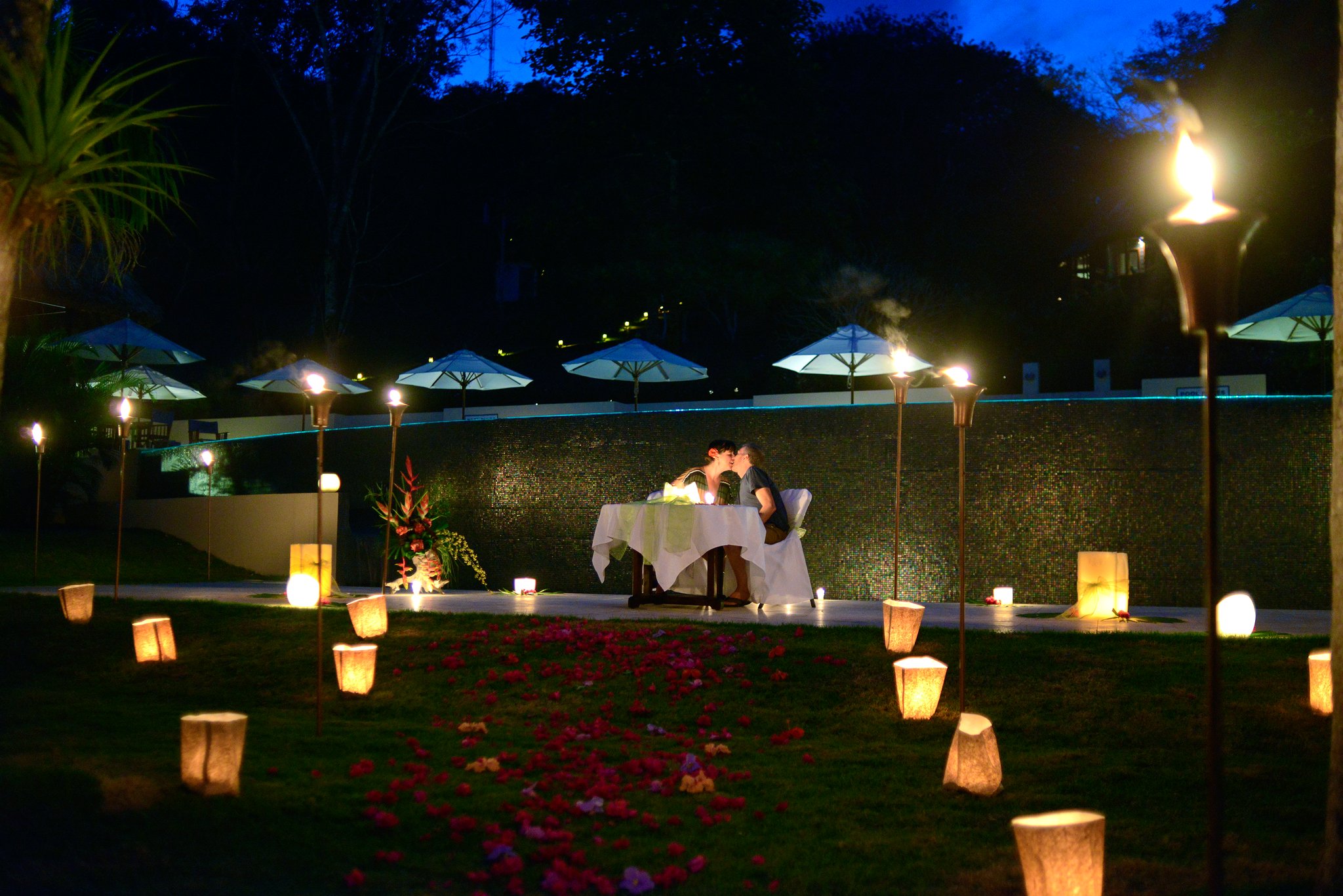 Finding ways to spice up your romantic life? Try a Belize Adventure & Romance Valentine package!