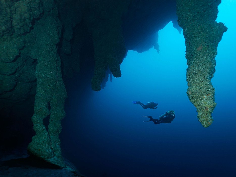 Enjoy these awesome underwater sites in Beautiful Belize to celebrate World Oceans Day 2015. 