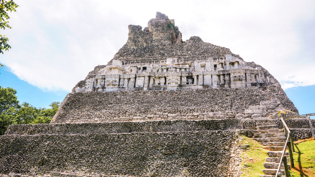 Xunantunich Maya archeological Reserva Belize 